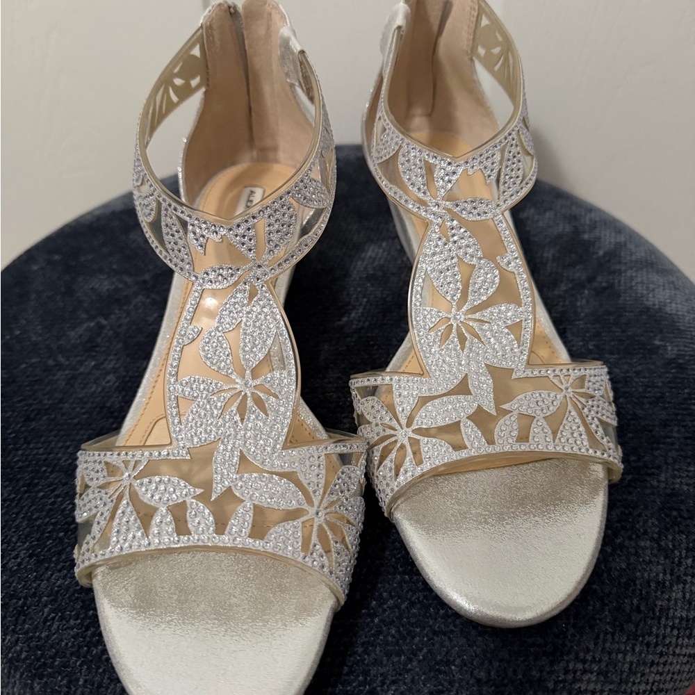 Alex Marie Silver Floral Heels NWOT Size 8.5